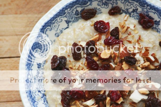 Steel Cut Oatmeal with Almonds and Rasins
