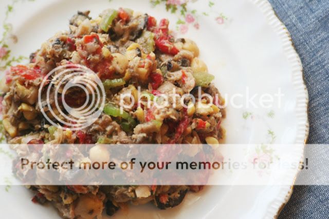 Tuna with Chickpeas and Pesto Salad